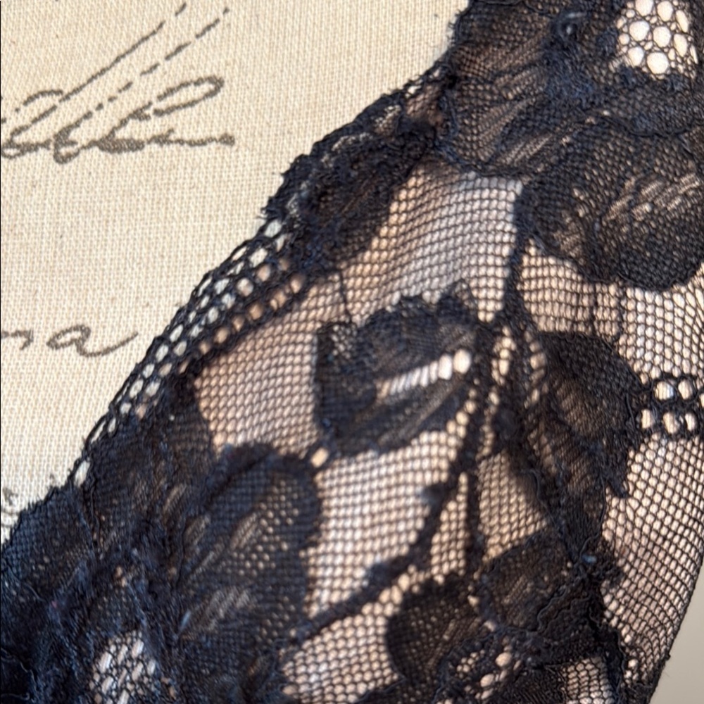 EUC Victorias Secret Elegant Black Floral Lace Underwire Bra - 38D​ - Picture 4 of 12